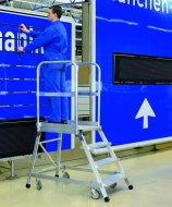 Z600 Podesttreppe, fahrbar, einseitig begehbar mit Leichtmetall-Stufen und -Plattform (6 Modelle)