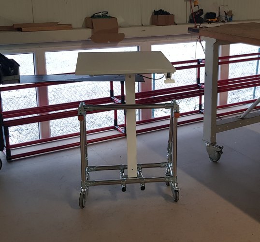 Höhenverstellbarer Tisch