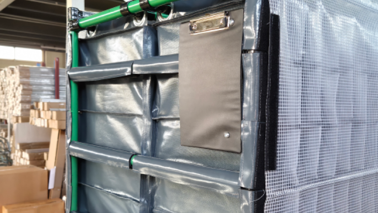 Logistikwagen mit Textileinsätzen