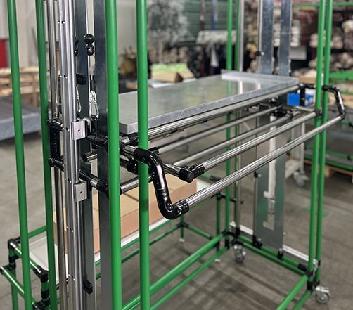 Aufzug aus einem Rohrsystem