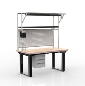 Arbeitstisch mit massiven Metallbeinen