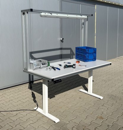 Elektrisch höhenverstellbarer Tisch aus Aluminiumprofilen - 2